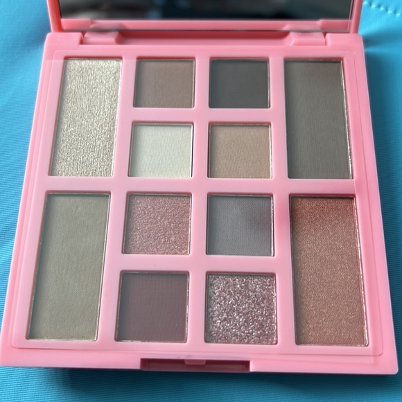 Ciate’ Everyday Vacay palette + Ulta face makeup (new) - Picture 3 of 4